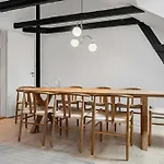 City-center Penthouse W Private Balcony Apartment *