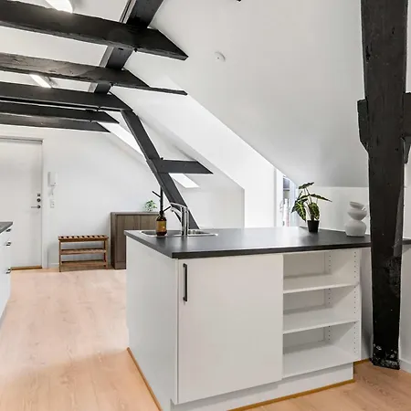 City-center Penthouse W Private Balcony *