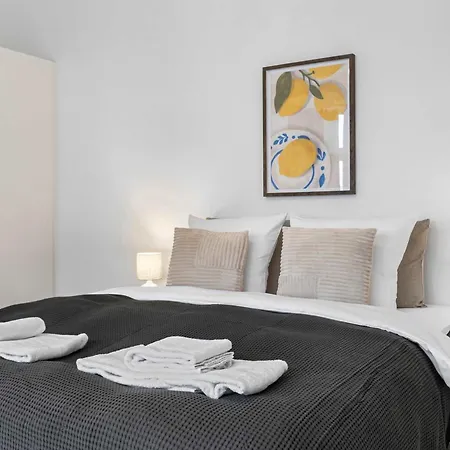 City-center Penthouse W Private Balcony *